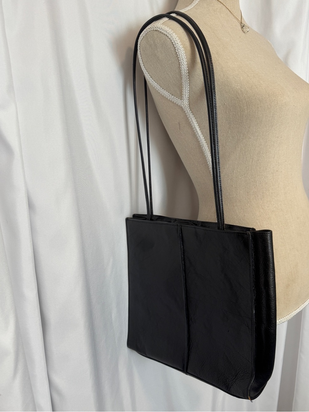 Wilsons Leather Black Leather Shoulder Bag